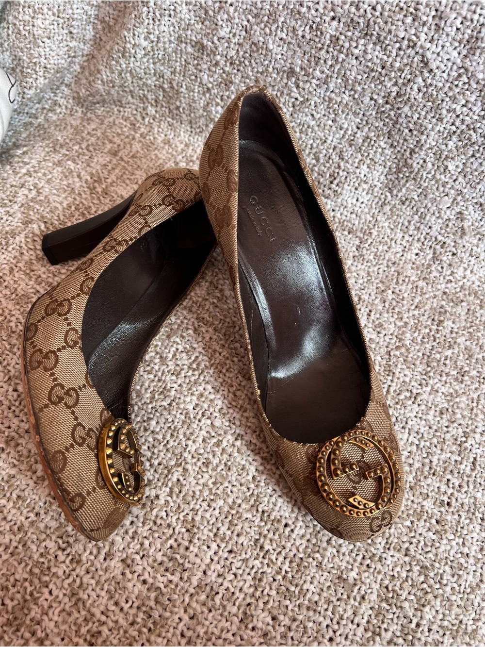 Size 39.5 / US 9.5 Authentic Gucci Brown Monogram High Heel Pumps Made in Italy